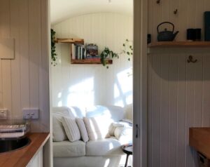 Cozy eco-friendly Shepherd Hut - for a relaxing getaway