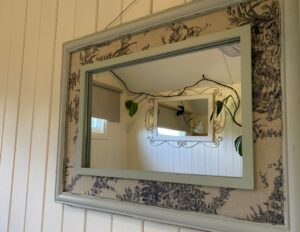 Shepherds hutu Bedroom At Holly Tree Hut C